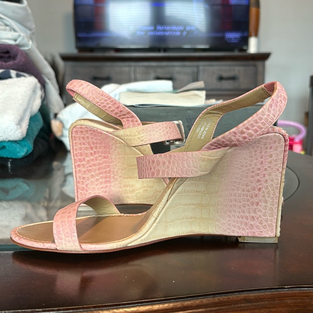 Size 9 Pink Textured Wedge